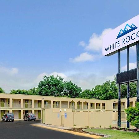 White Rock Inn San Marcos Exteriér fotografie