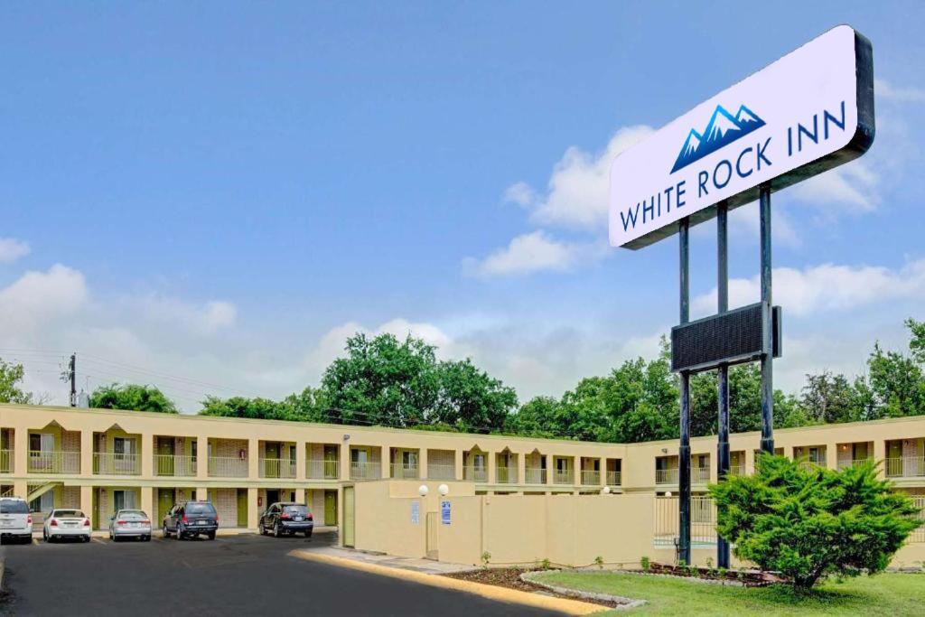 White Rock Inn San Marcos Exteriér fotografie