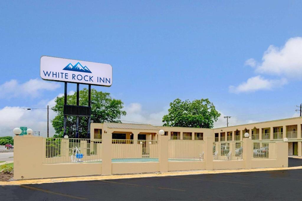 White Rock Inn San Marcos Exteriér fotografie